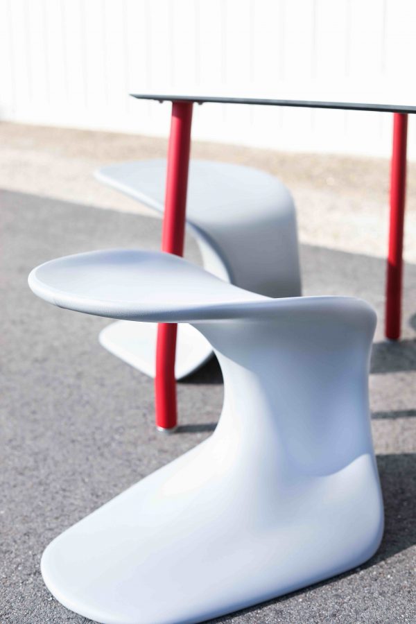 11501BXMG Drift Stool Med gray – back view at table